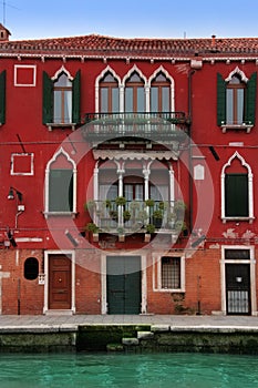 Venice: lovely 15th Century red palace