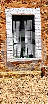 Ventana en fachada de piedra// Windows photo