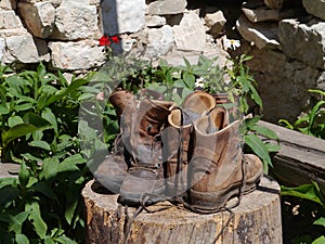 Ventilating hiking boots on a trunk