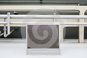 Ventilation system on ceiling