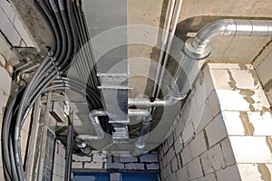 Ventilation system and electrical cables in a building under construction