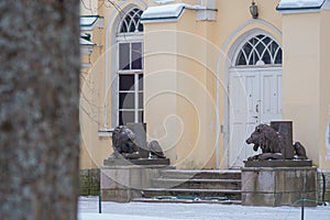 Verhnyaya goticheskaya karaulka parka Aleksandriya Rossiya Petergof