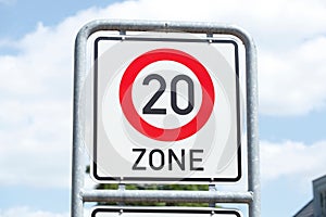 Verkehrsschild Tempo 20-Zone, ZulÃÆÃÂ¤ssige hÃÆÃÂ¶chstgeschwindigkeit photo