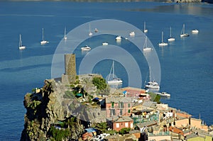 Vernazza, Cinque Terre, Italy photo