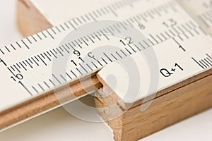 Vernier scale logarithmic ruler