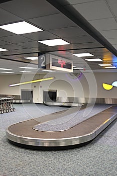 Vertical Airport Baggage Claim Carousel