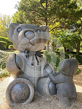 Vertical of big and small Teddy Bear statues in Lakeside park in Texas