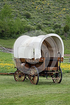 Vertical covered wagon