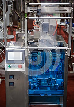 Vertical food packing machine