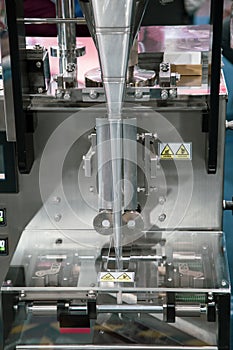 Vertical food packing machine