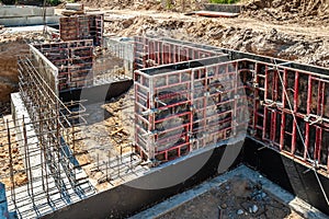 Vertical formwork panels