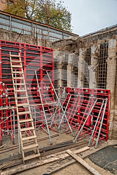 Vertical formwork panels on the construction