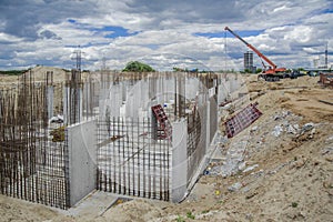 Vertical formwork panels on the construction