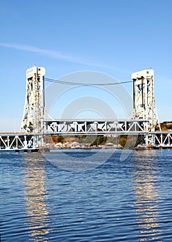 Vertical lift bridge