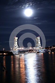 Vertical lift bridge