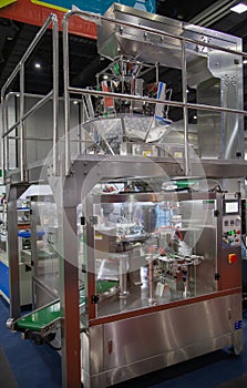 Vertical multihead weigher packaging machine