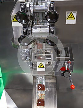 Vertical packaging machine