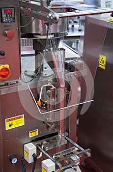 Vertical packing machine