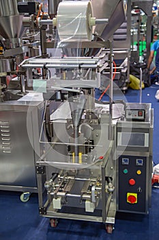 Vertical packing machine