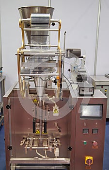 Vertical packing machine