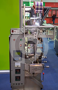 Vertical packing machine
