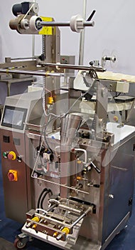 Vertical packing machine