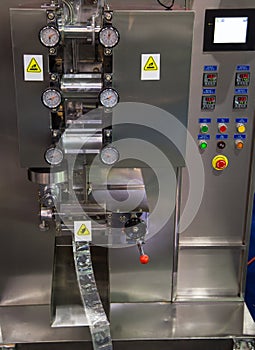 Vertical packing machine