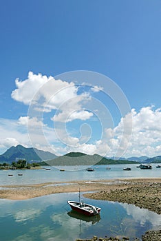 Vertical Recreational fishing Boat, lake, white cloud