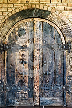 Vertical shot of an ancient wooden door in a poor neighborhood