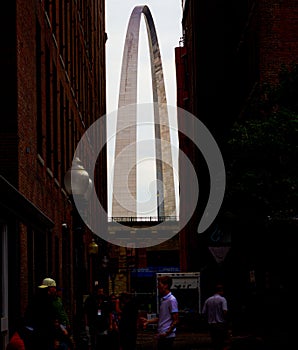 Vertical shot of the gateway arch from a street in downtown St. Louis