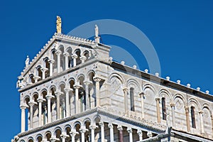 Vertical shot of the leaning tower of Pisa in Italy