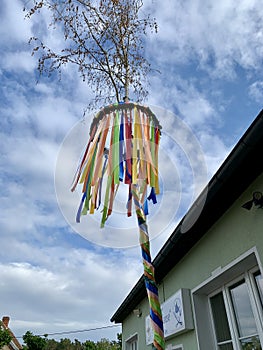 Vertikal aus nächste haus wolkig der himmel 