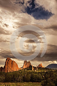 Vertical shot of the rocky cliffs in the Garden of the Gods in Colorado Springs on a sunrise