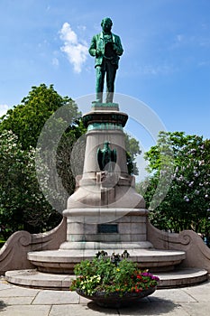 Vertical shot of the statue of the John Ericsson in the Brunnsparken park in Gothenburg, Sweden