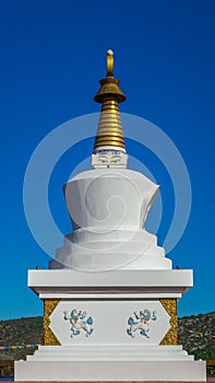 Vertical shot of stupa in parque natural del garraf in spain