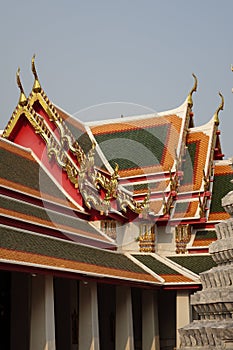 Vertical shot of the Wat Phra Si Mahathat Wora Maha Viharn temple