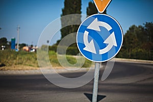 Vertical signal of roundabout