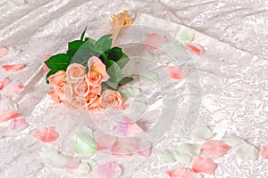 Very beautiful delicate pink roses with petals lie on the bed, a romantic bouquet of pink roses on white sheets