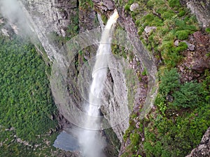  2 829 cascada se encuentra sobre el el valle hacer en distrito de condición de  