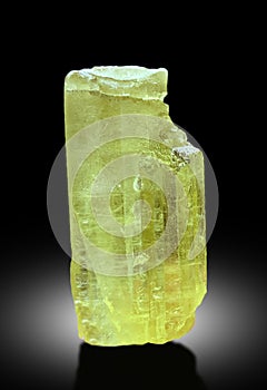 very beautiful yellow heliodor var beryl crystal from Skardu pAKISTAN