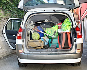 Very car with the trunk full of luggage