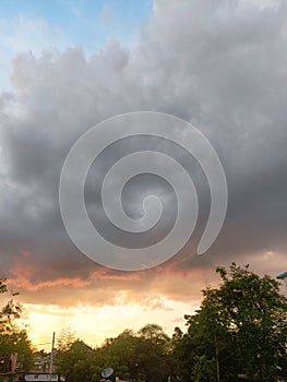 A very cloudy sky in the evening