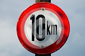 A very old speed limit sign 10km.