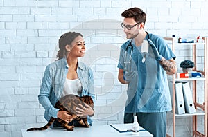 Veterinarian doctor advising effective meds to cat owner in medical office