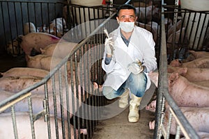 Veterinarian holding bottle with pharmaceuticals