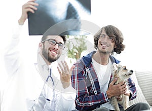 Veterinarian showing an x-ray to the owner of the dog.