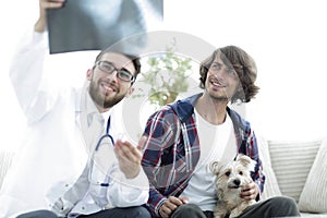 Veterinarian showing an x-ray to the owner of the dog.