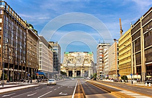 Via Vittor Pisani leading to Milano Centrale photo