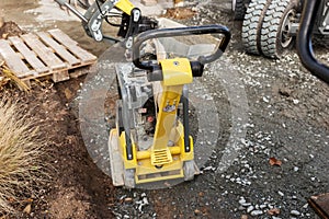 Vibrational paving stone machine