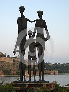 Victims, raid, Memorial, Monument, Fascists, Familly, bronze Danube, Serbian, Hebrew